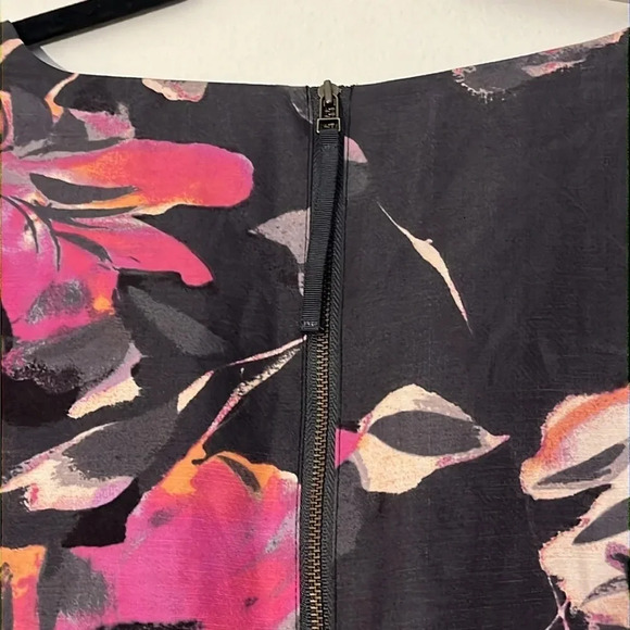 Banana Republic | Linen/Rayon blend Floral fitted sheath dress Women’s size 6 - Picture 7 of 11